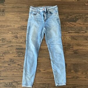 American Eagle Outfitters Light Blue Skinny Jeans